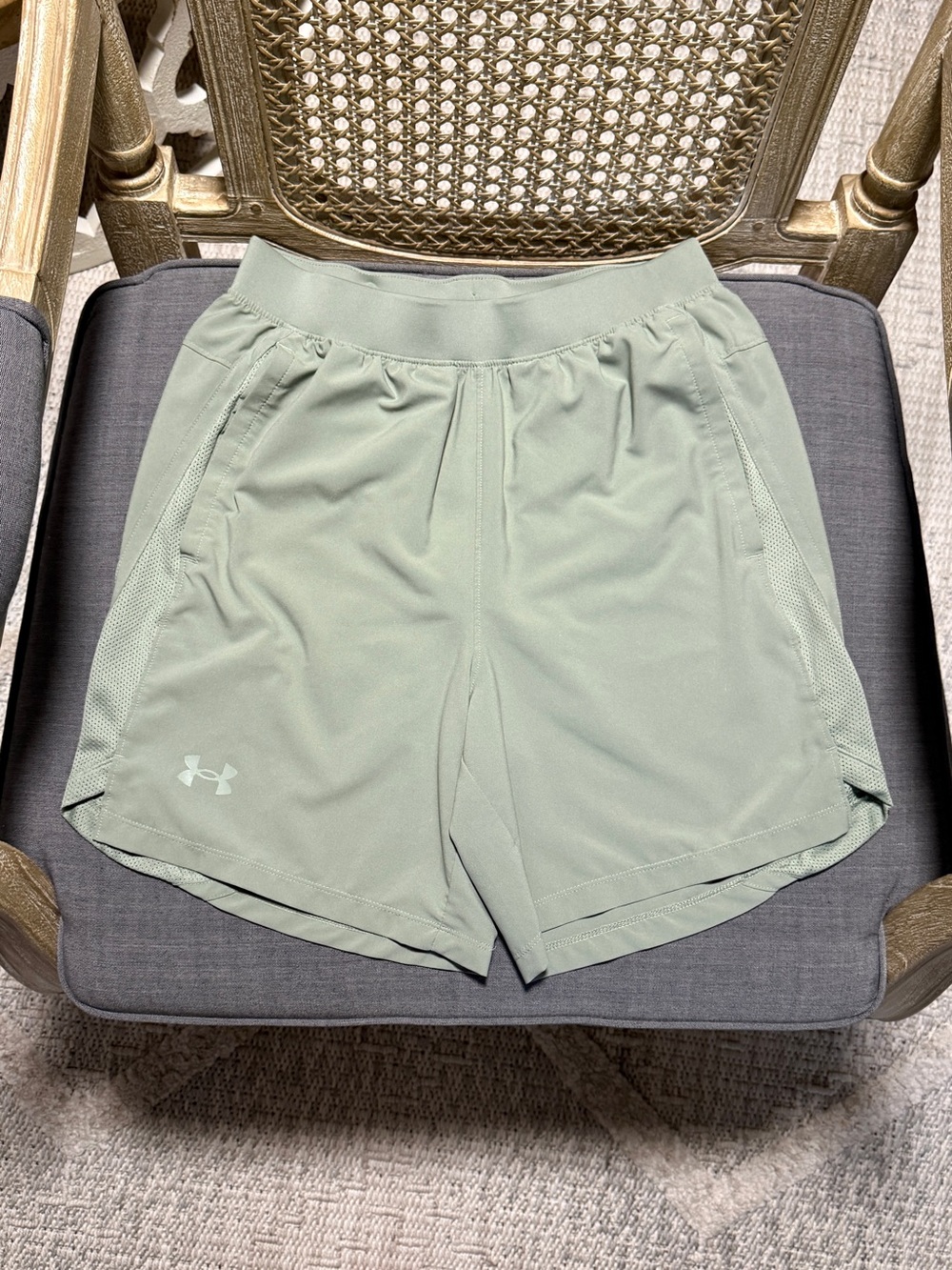 Under Armour Men’s Lined Launch Shorts - Picture 3 of 6